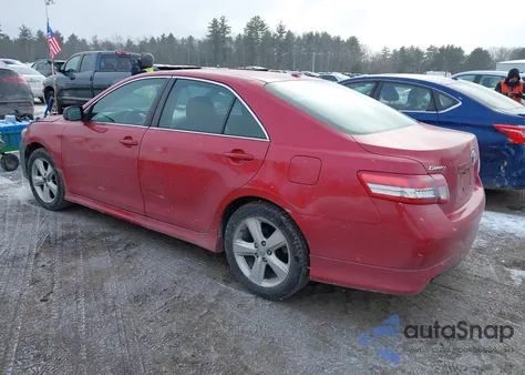 2011 Toyota Camry Se z USA, uszkodzony, nr VIN 4T1BF3EK4BU747014